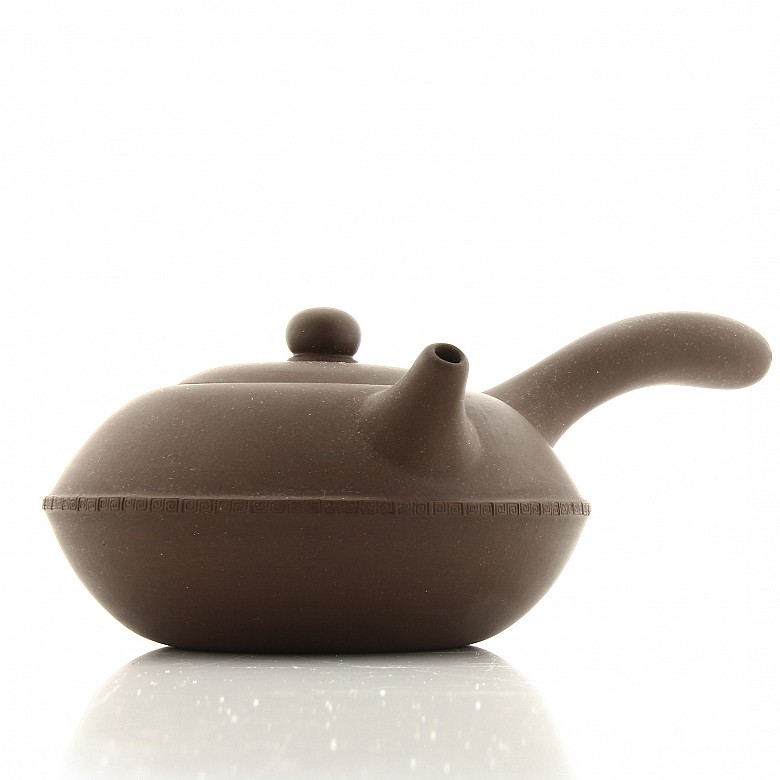 Chinese clay teapot, Yixing. - 2