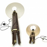 Dos trípodes con lámpara, S.XX