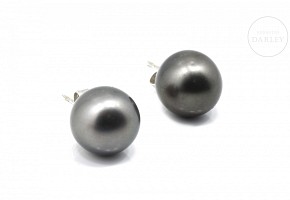 18k white gold earrings with Tahitian pearls