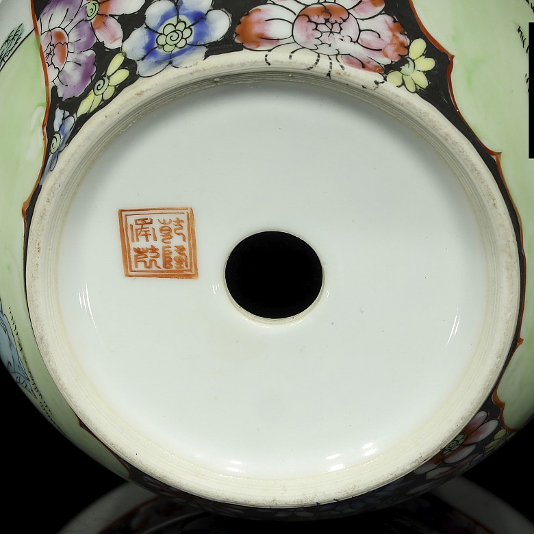 Porcelain flowerpot and dish, 20th century