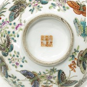Cuenco de porcelana esmaltada, con sello Jiaqing.