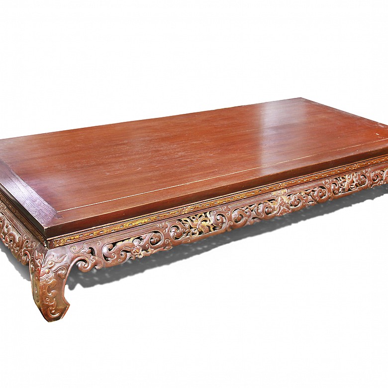 Indochinese bed with carved decoration on the legs, pps.s.XX - 1