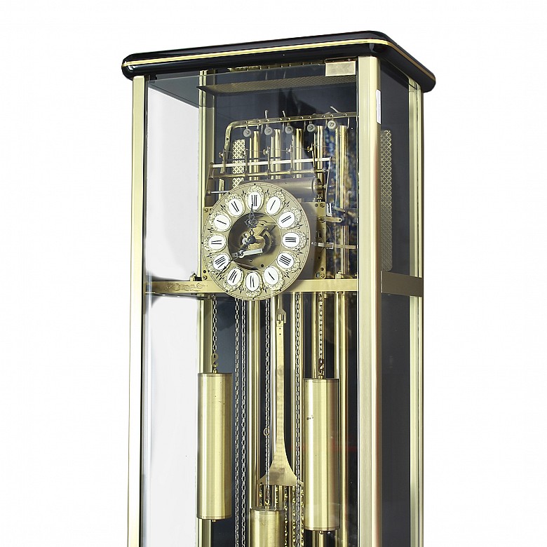 Reloj de caja alta de vidrio y metal, años 70.