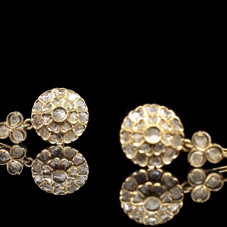Earrings in 18k yellow gold and brilliant-cut diamonds, circa 1900