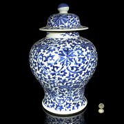 Tibor chino de porcelana, azul y blanco, dinastía Qing