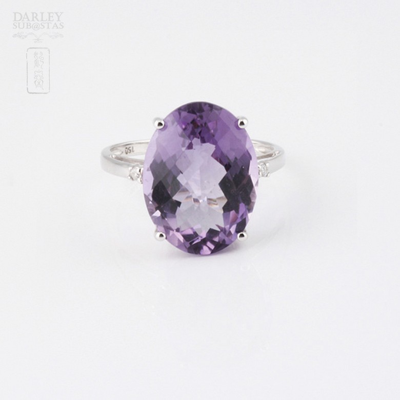18k white gold ring with amethyst and diamonds. - 1
