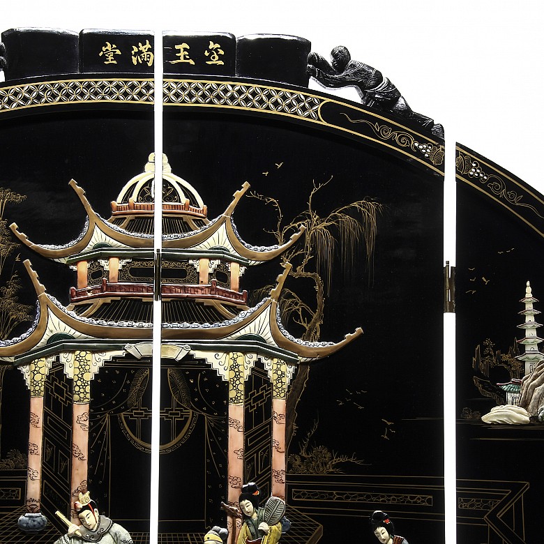 Lacquered wooden folding screen, China, 20th c.