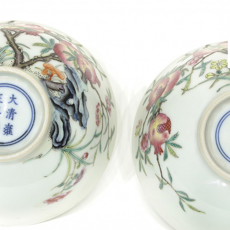 Pair of 'Pomegranate' bowls, Yongzheng period (1723 - 1735).