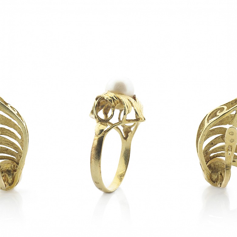 Conjunto de anillo y pendientes, oro amarillo 18 k y perlas
