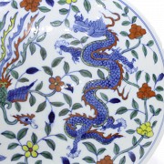 Caja de porcelana esmaltada con dragones, s.XX