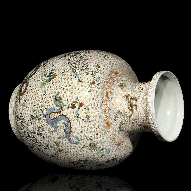 Jarrón de porcelana esmaltada con dragones, S.XX
