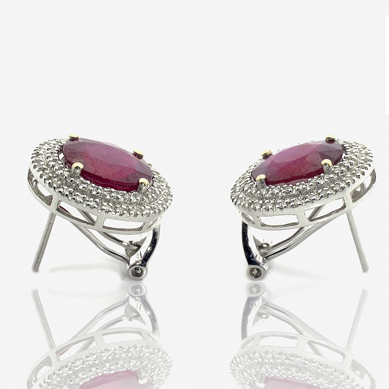 Earrings in 18k white gold with rubies and diamonds