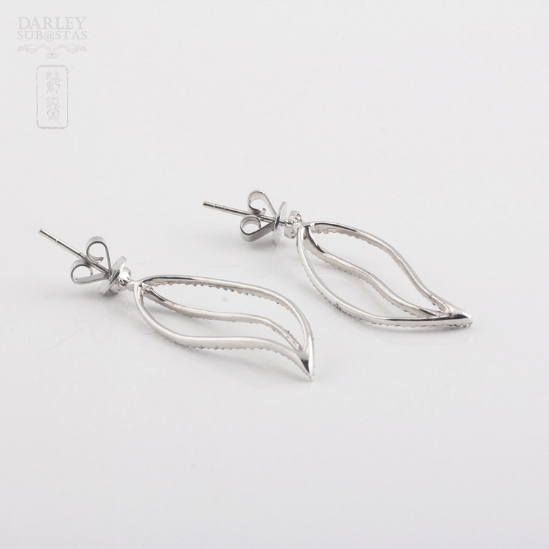 Pair of earrings in 18k white gold and diamonds. - 2