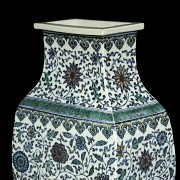 Chinese ceramic vase with flowers, with Qianlong seal - 4