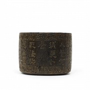 Anillo de madera con inscripción, dinastía Qing.