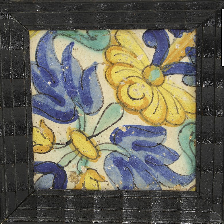 Set of three decorative tiles, 20th century - 3