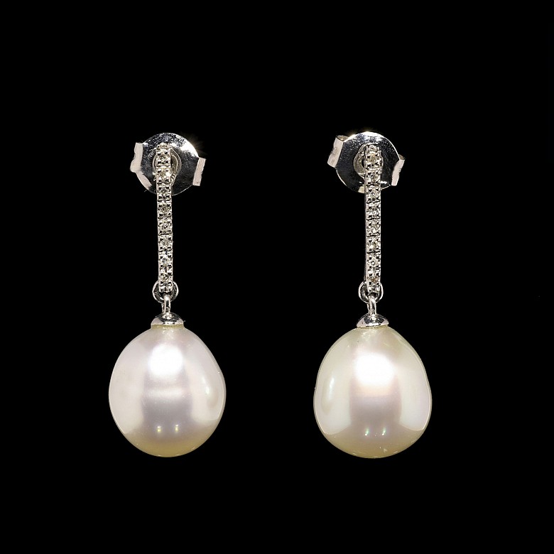 Pendientes en oro blanco de 18 k, perlas australianas y diamantes