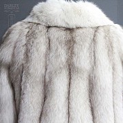 Abrigo de piel de zorro blanco largo. - 4