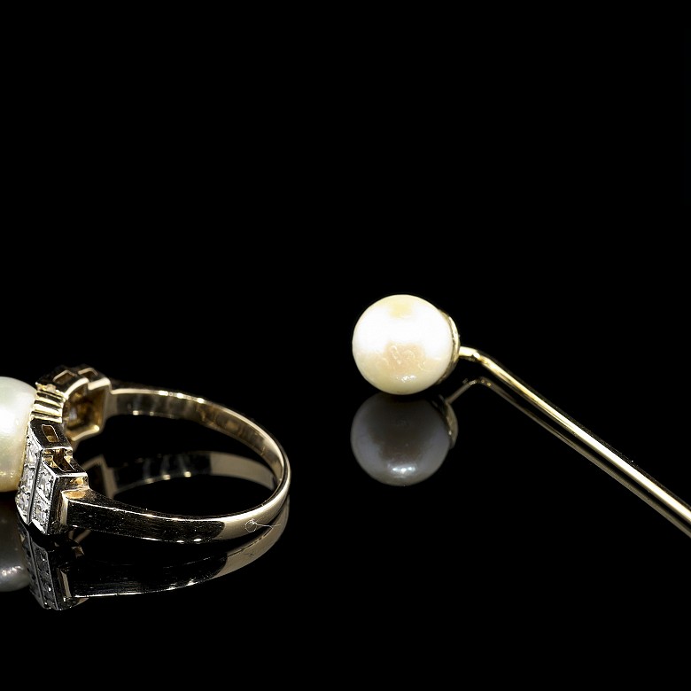 Juego de anillo y aguja de oro amarillo 18 k, perlas y brillantes