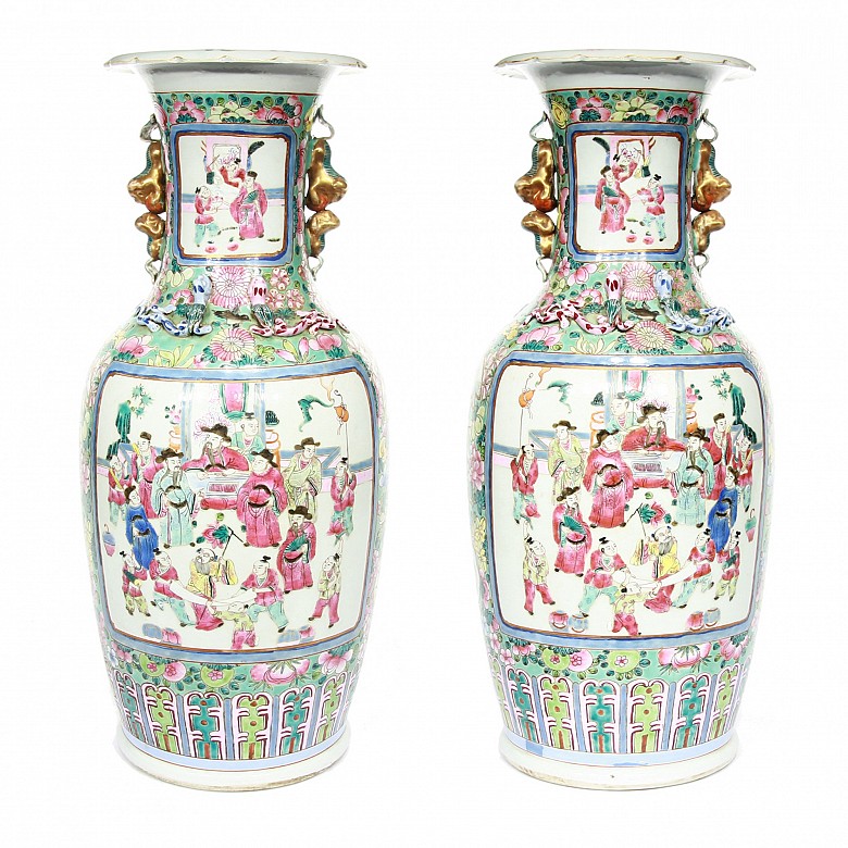 Pair of antique chinese porcelain vases, Qing dynasty, 19th century.