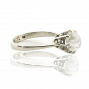 Solitaire Ring in 18k white gold, with an old-cut diamond