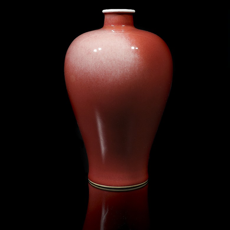 A red-enameled meiping vase, Qing dynasty