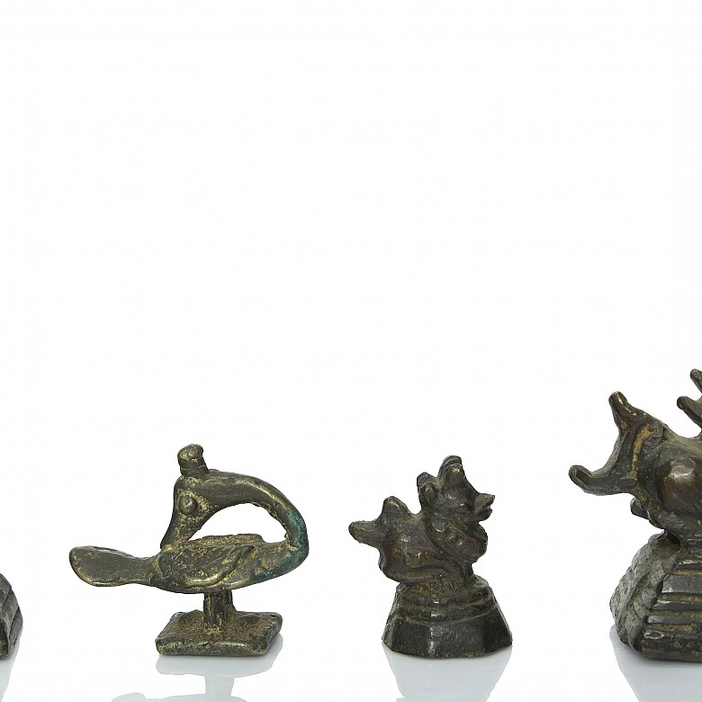 Lote de siete pequeñas figuras de bronce, S.XIX - XX - 6