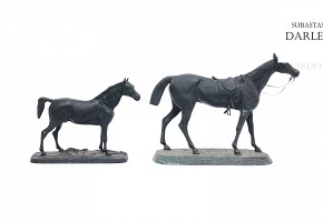Pair of sculptures, horses.