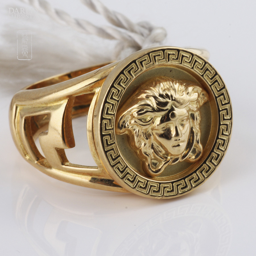 Versace Greca Medusa Ring in Metallic | Lyst